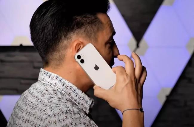 Praktisk video visas snart iPhone 12 mini: Liten och vacker, lagom att använda