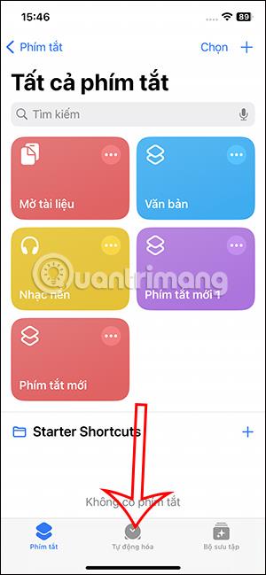 Kaip pranešti apie išsikrovusį „iPhone“ akumuliatorių naudojant „Siri“.