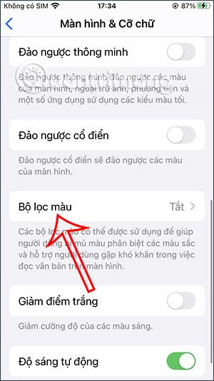 Kā mainīt iPhone ekrāna krāsu